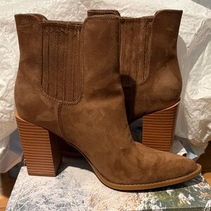 Elegant Brown Suede Heeled Boots